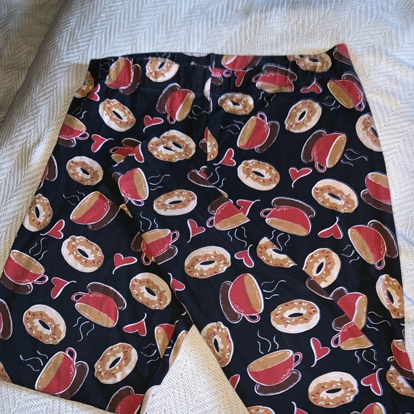 C Est. 1946 Donuts and Coffee Leggings Size Small - Picture 2 of 5